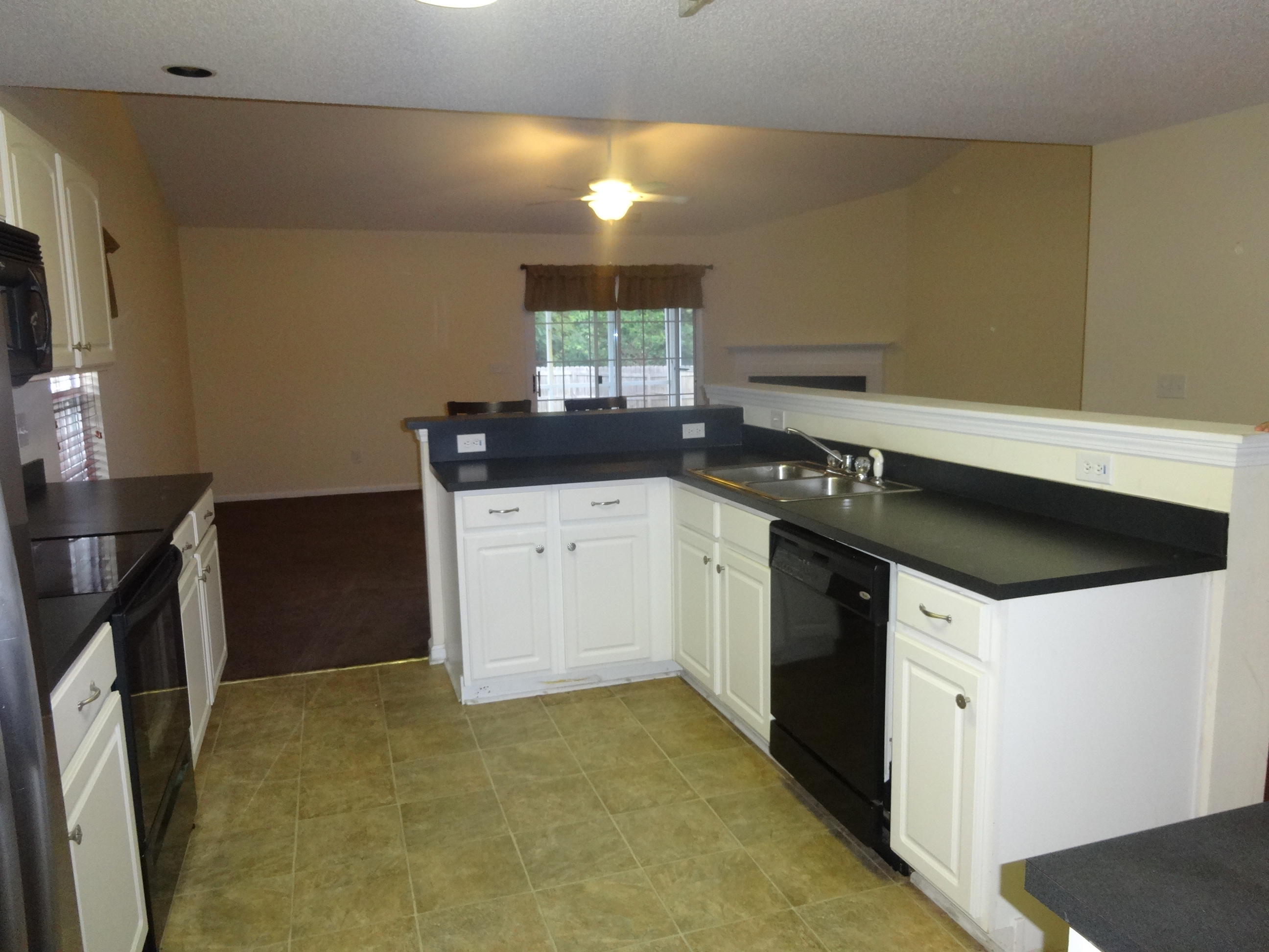 316 Edenton Road Goose Creek, SC 29445 - Photo 2 of 24 Kitchen/Great Room