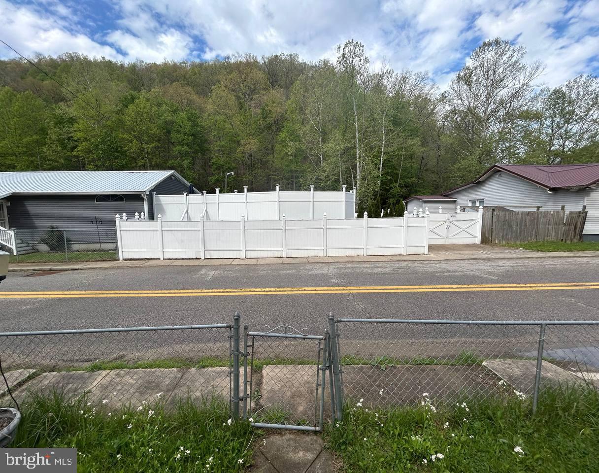 1423 Copperas Fork Road Holden, WV 25625 - Photo 16 of 56