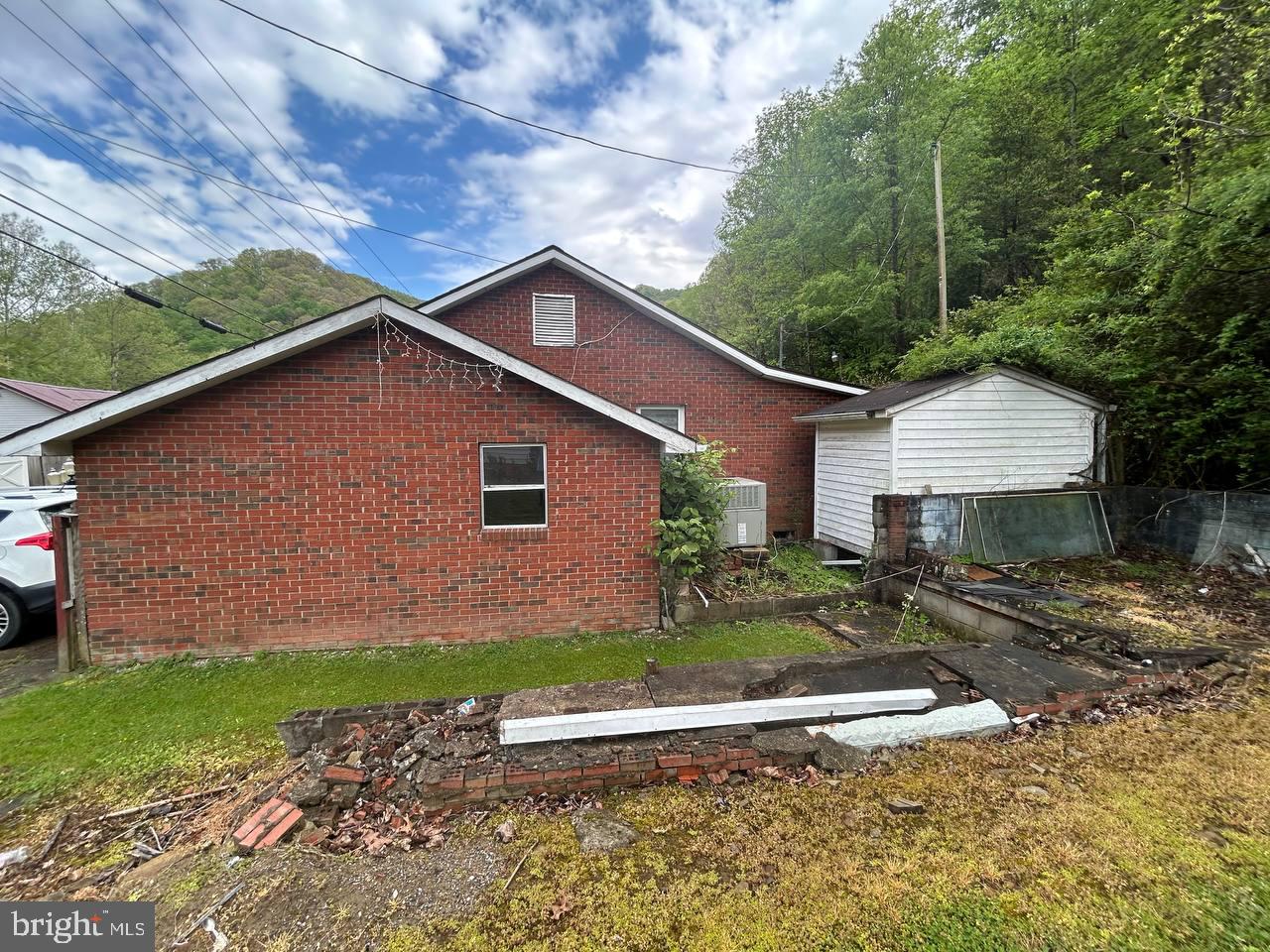 1423 Copperas Fork Road Holden, WV 25625 - Photo 3 of 56