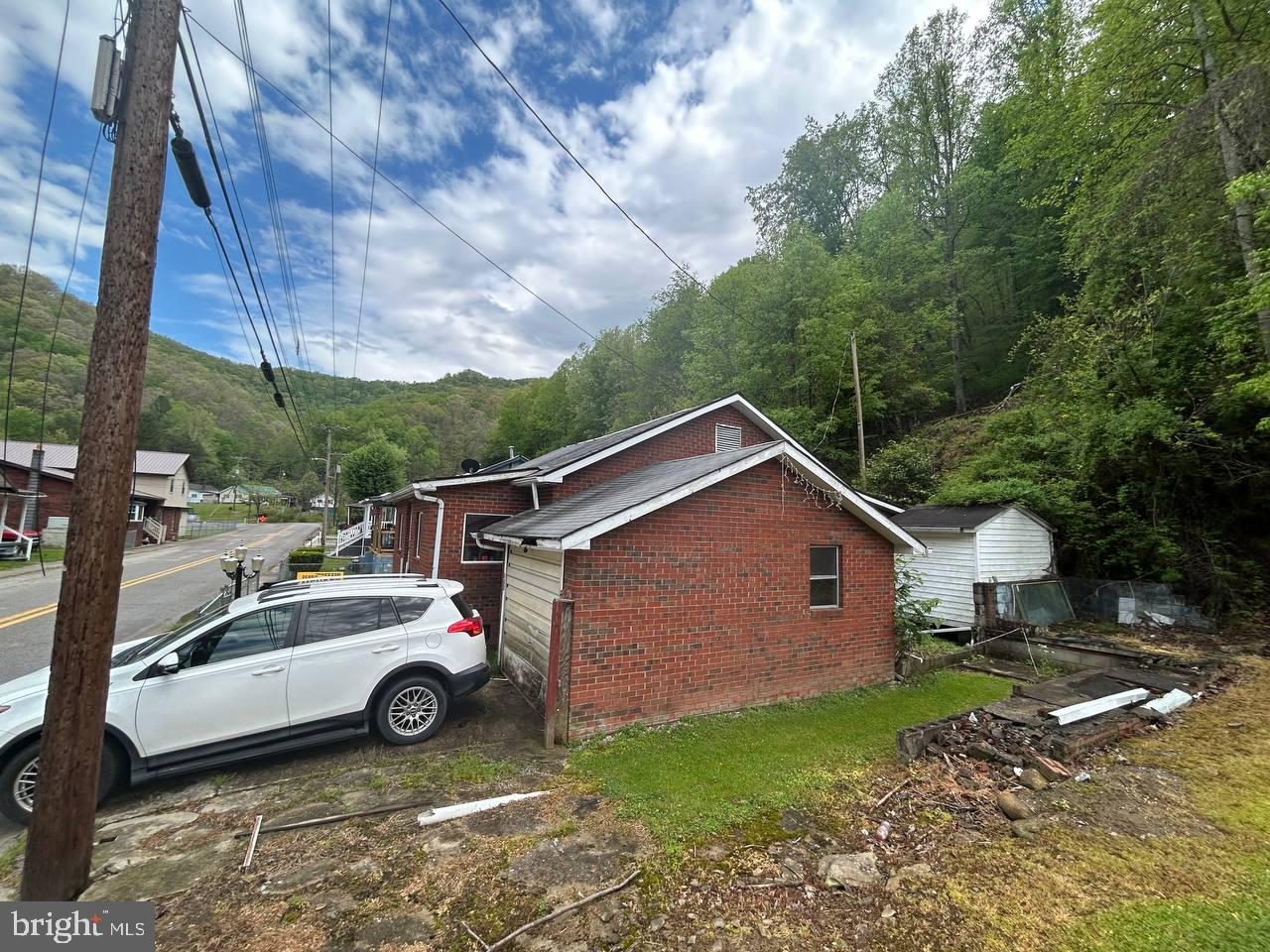 1423 Copperas Fork Road Holden, WV 25625 - Photo 4 of 56