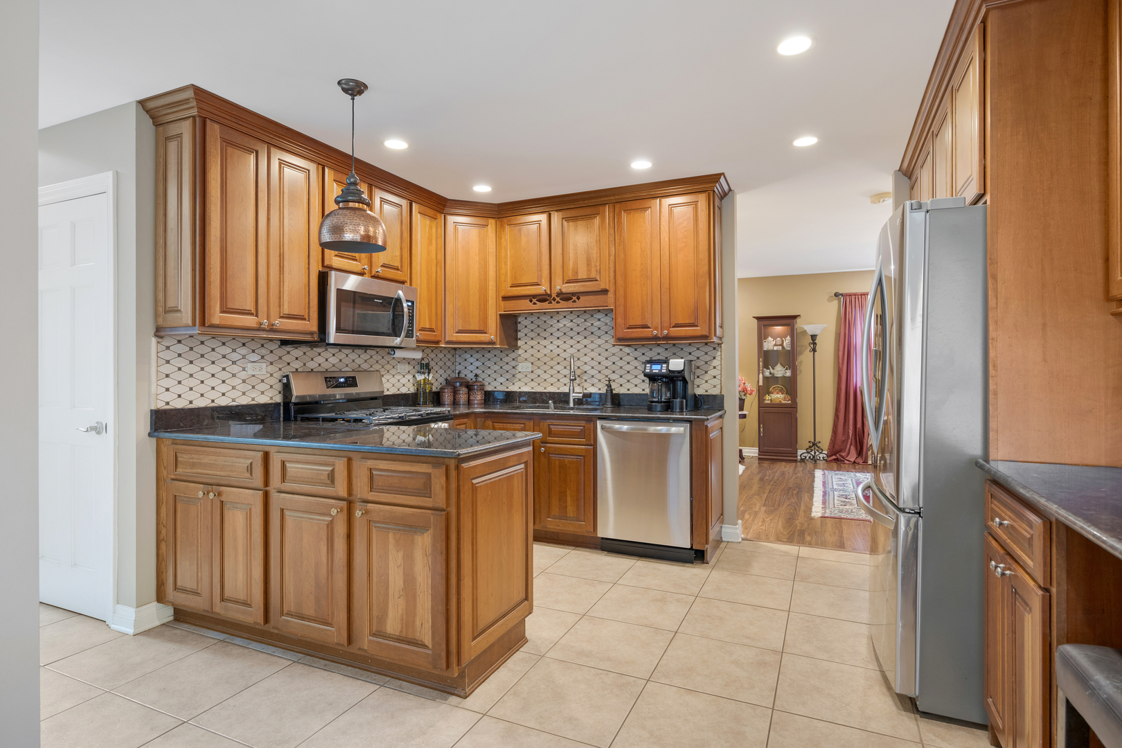 23-w531 23-w531 W Walnut Rd Road Roselle, IL 60172 - Photo 12 of 36