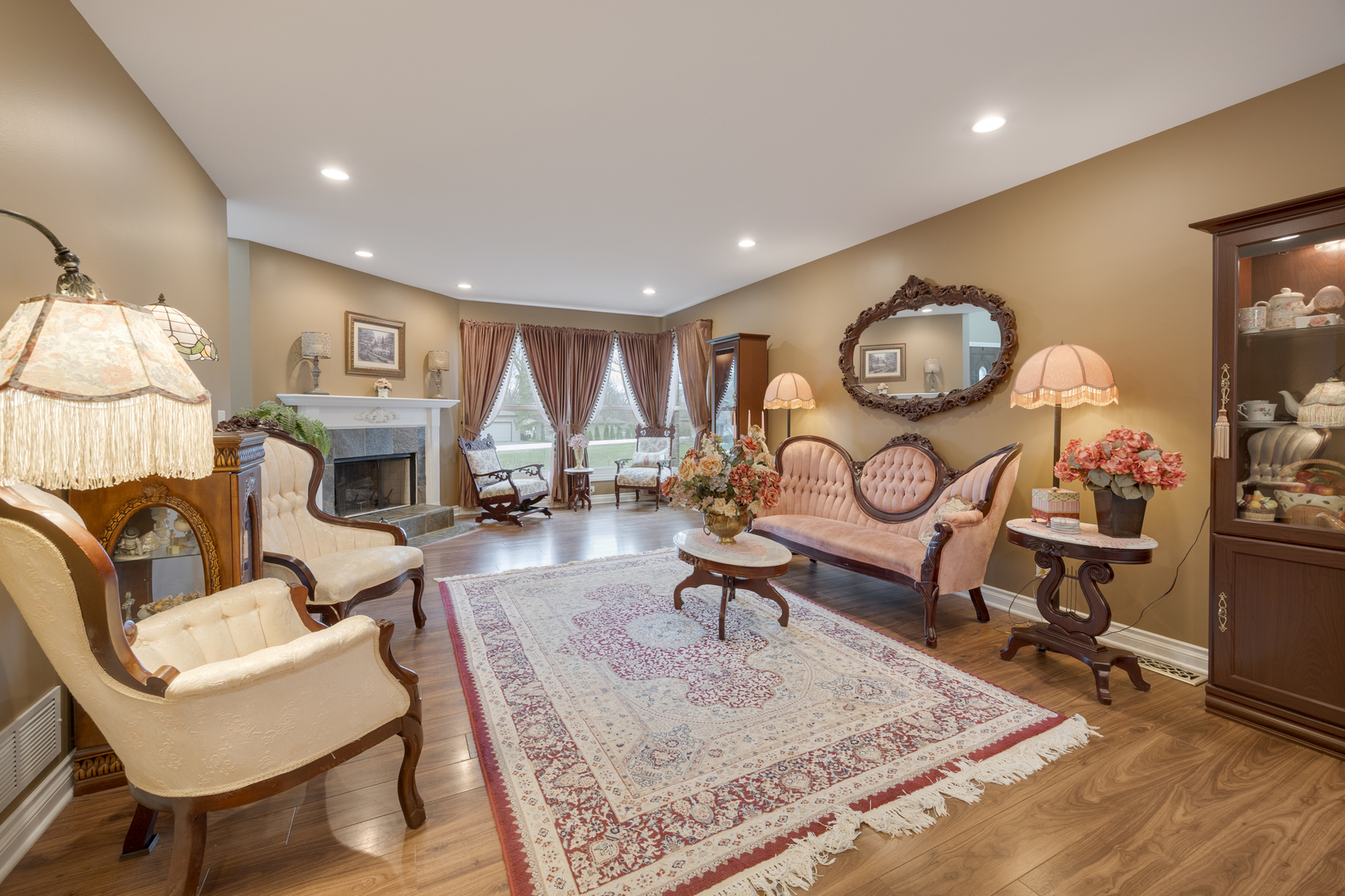 23-w531 23-w531 W Walnut Rd Road Roselle, IL 60172 - Photo 4 of 36