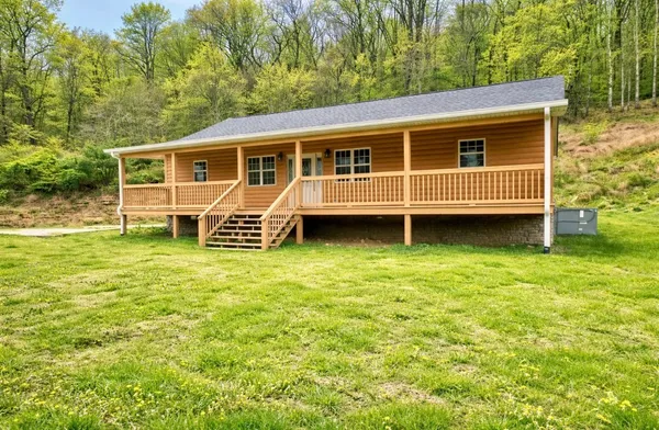 a view of a house with a backyard