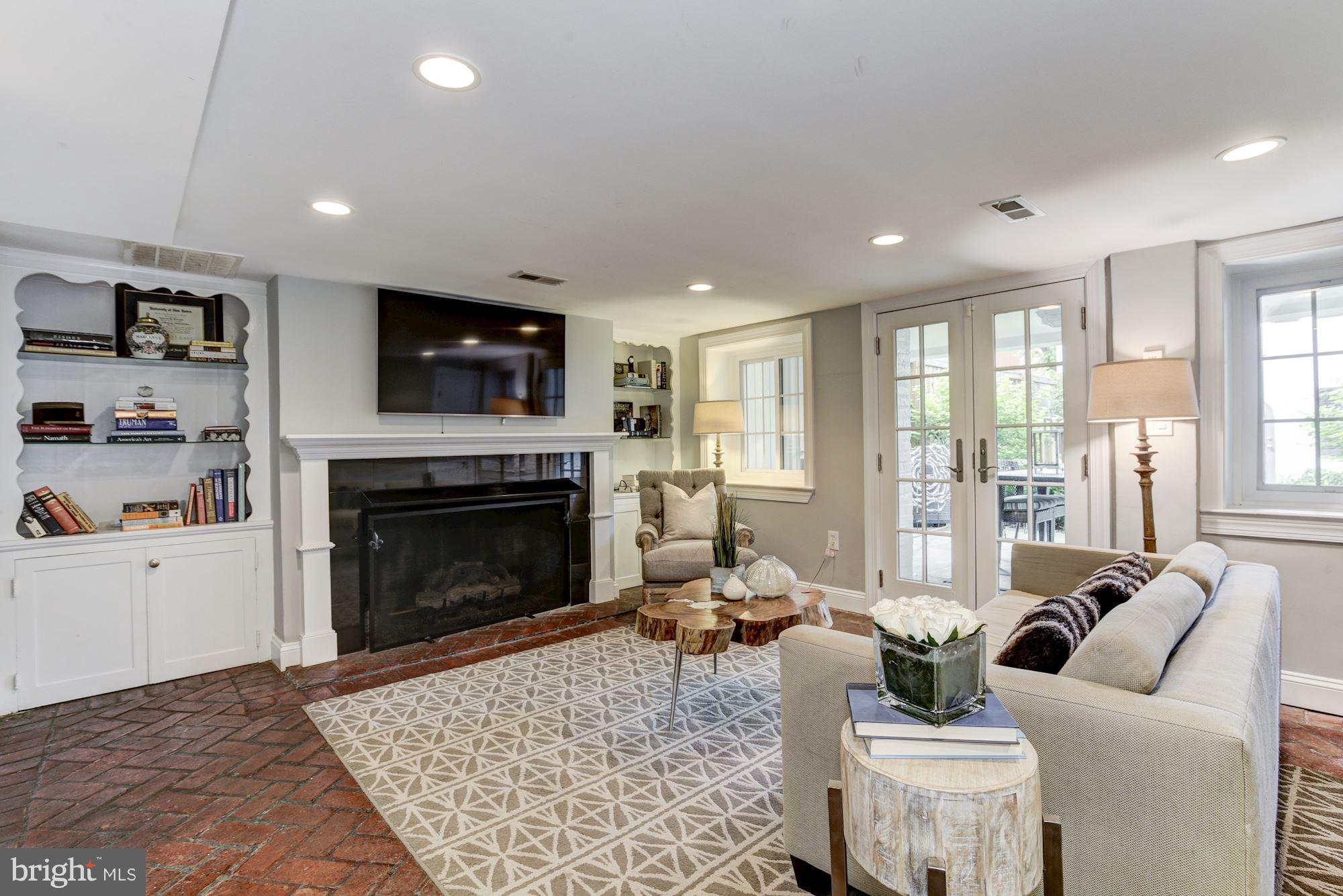 1511 33rd Street Northwest Washington, DC 20007 - Photo 8 of 15 Family Room