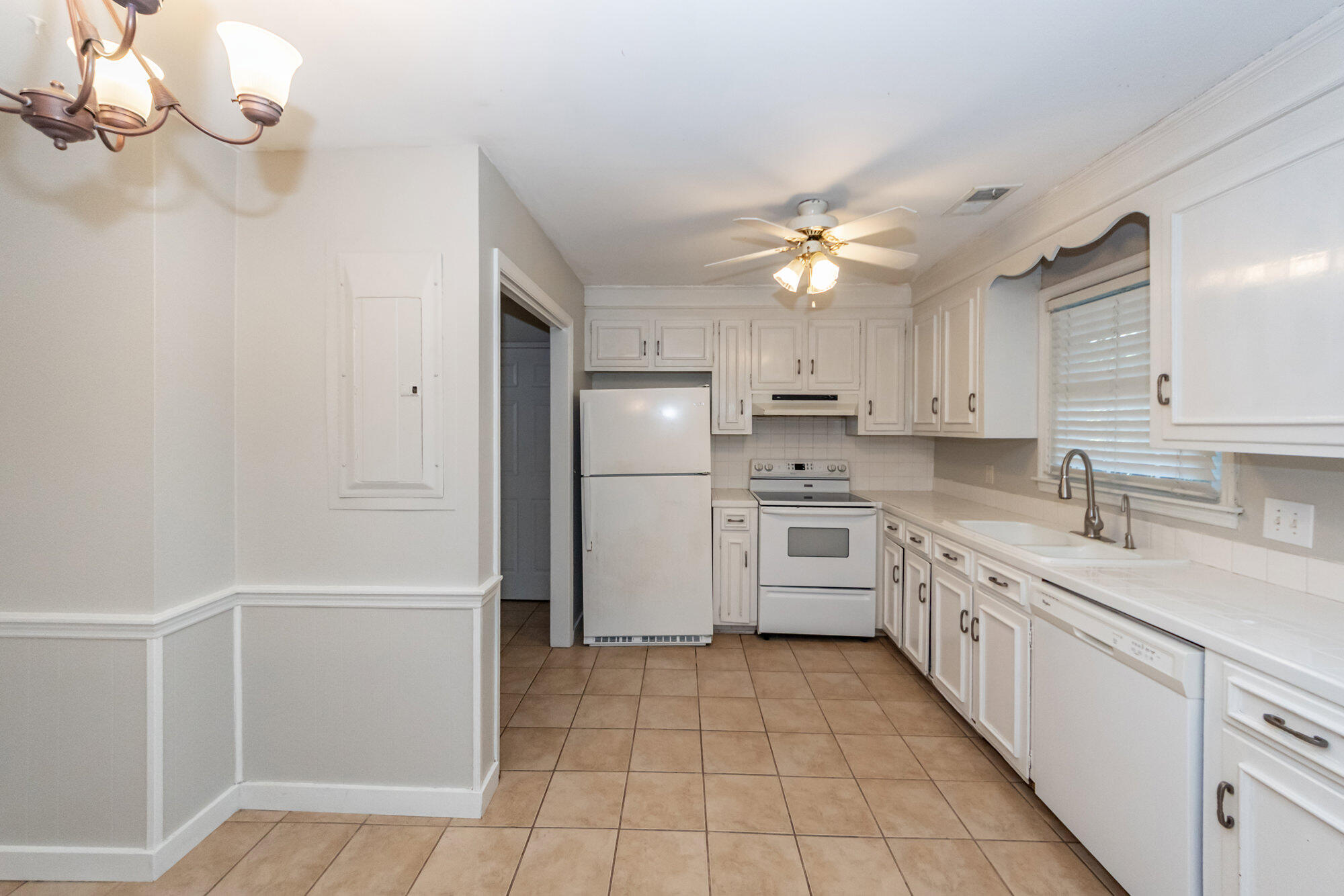 765 Leafwood Road Charleston, SC 29412 - Photo 10 of 37 10