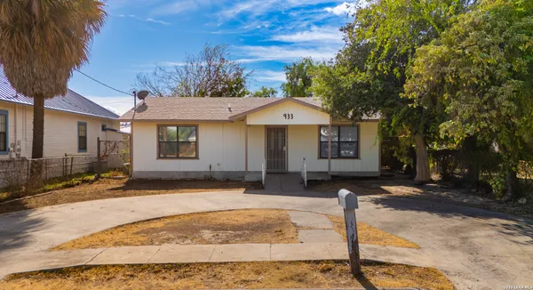 $165,000 | 933 Avenue B, Eagle Pass, TX 78852