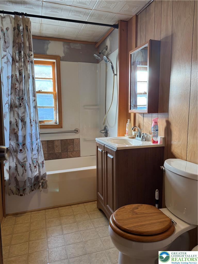 702 West Locker Street Nazareth, PA 18064 - Photo 4 of 12 a bathroom with a sink toilet and shower