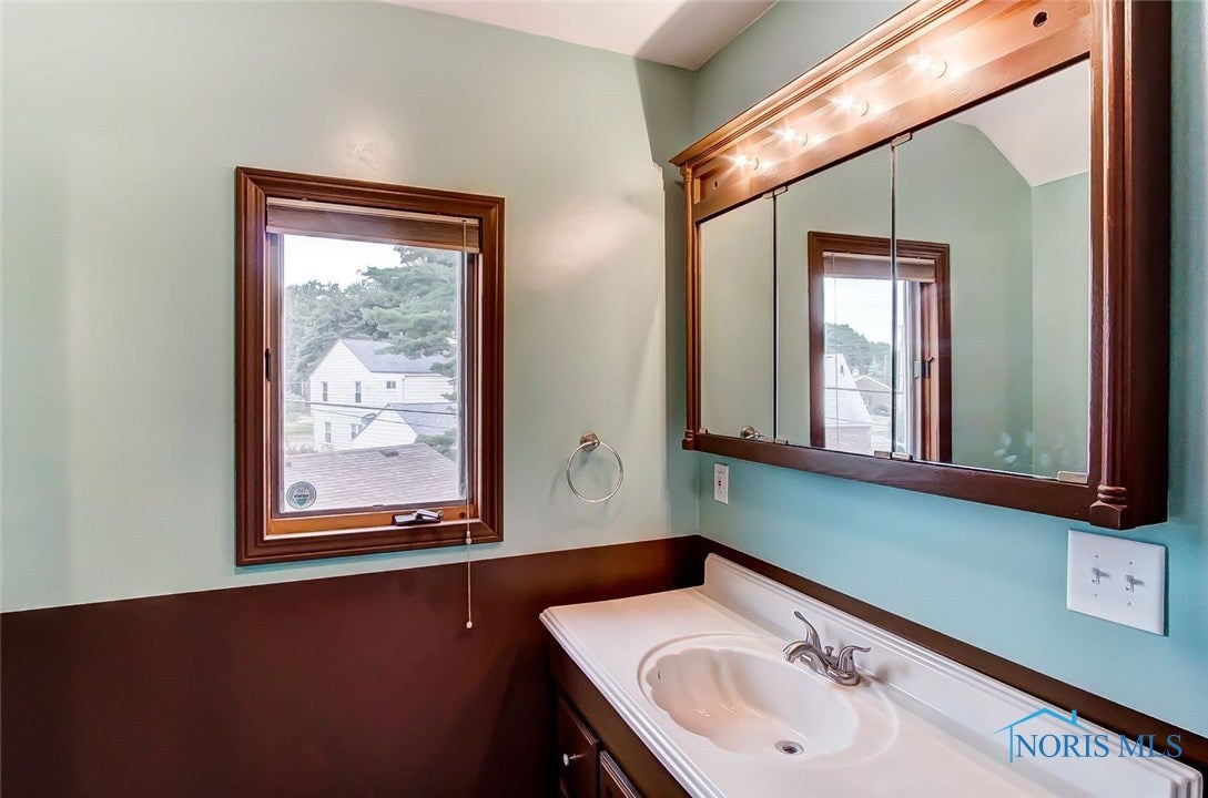 215 Colony Road Rossford, OH 43460 - Photo 25 of 36 Gallery Image 25
