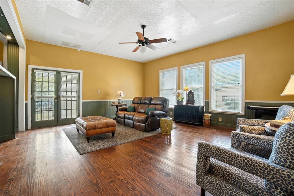 504 South Main Street Lockhart, TX 78644 - Photo 22 of 40
