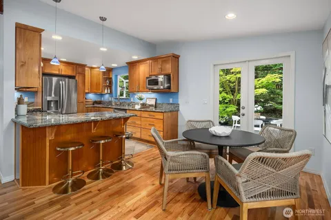$1,948,000 | 909 110th Avenue Southeast, Bellevue, WA 98004