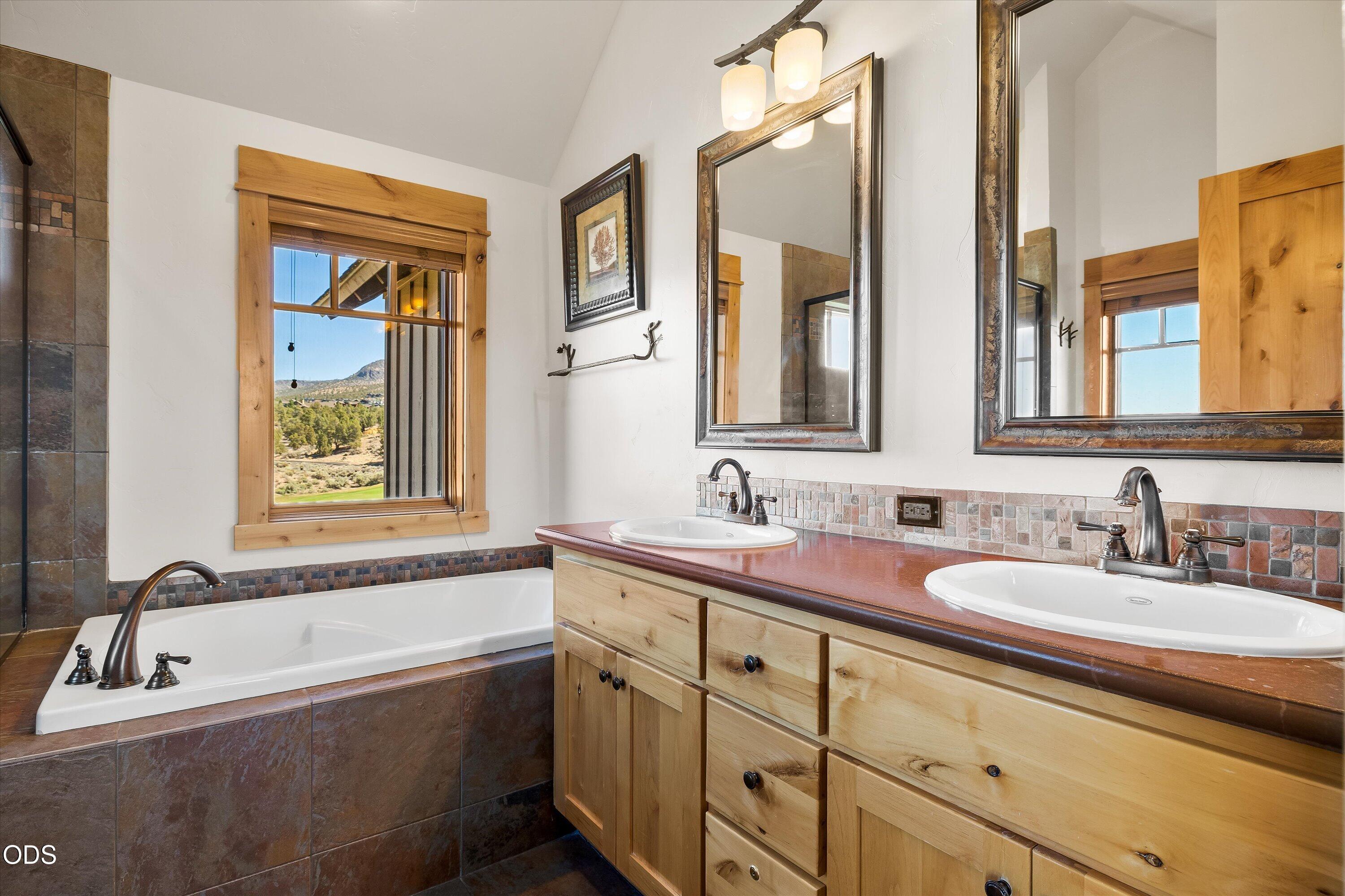 16801 South W Brasada Ranch Road, Unit CABIN 30 Powell Butte, OR 97753 - Photo 13 of 18 Gallery Image 13