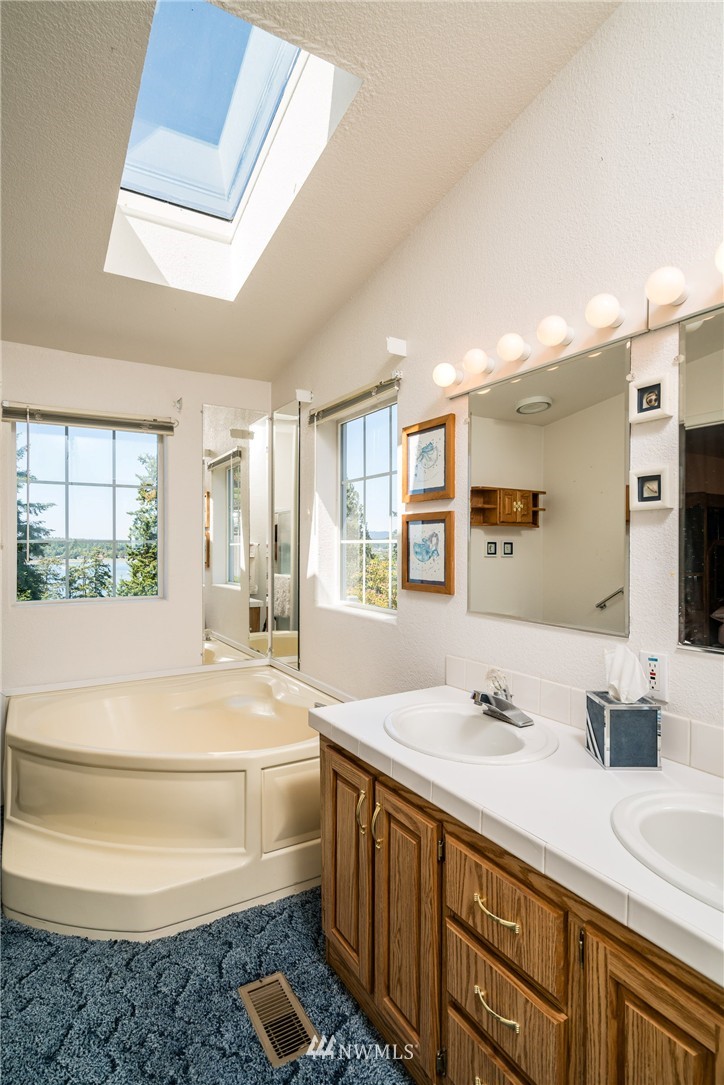 124 Whiskey Hill Road Lopez Island, WA 98261 - Photo 12 of 22 Gallery Image 12