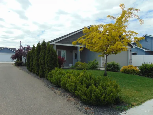 $357,900 | 1488 West Idaho Avenue, Ontario, OR 97914