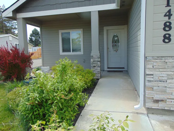 $357,900 | 1488 West Idaho Avenue, Ontario, OR 97914
