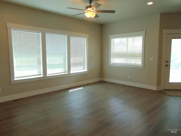 $357,900 | 1488 West Idaho Avenue, Ontario, OR 97914
