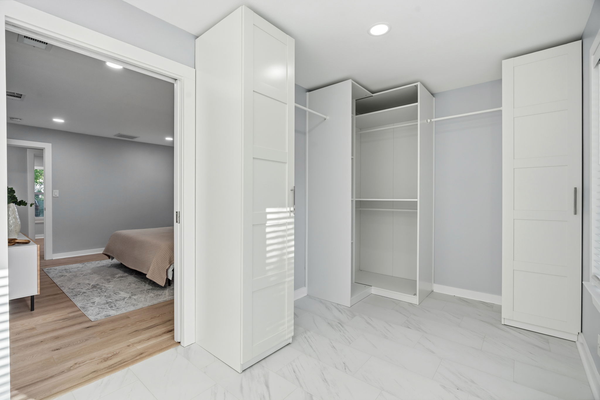 4802 Brighton Road Austin, TX 78745 - Photo 19 of 30 Custom built-in wardrobe!