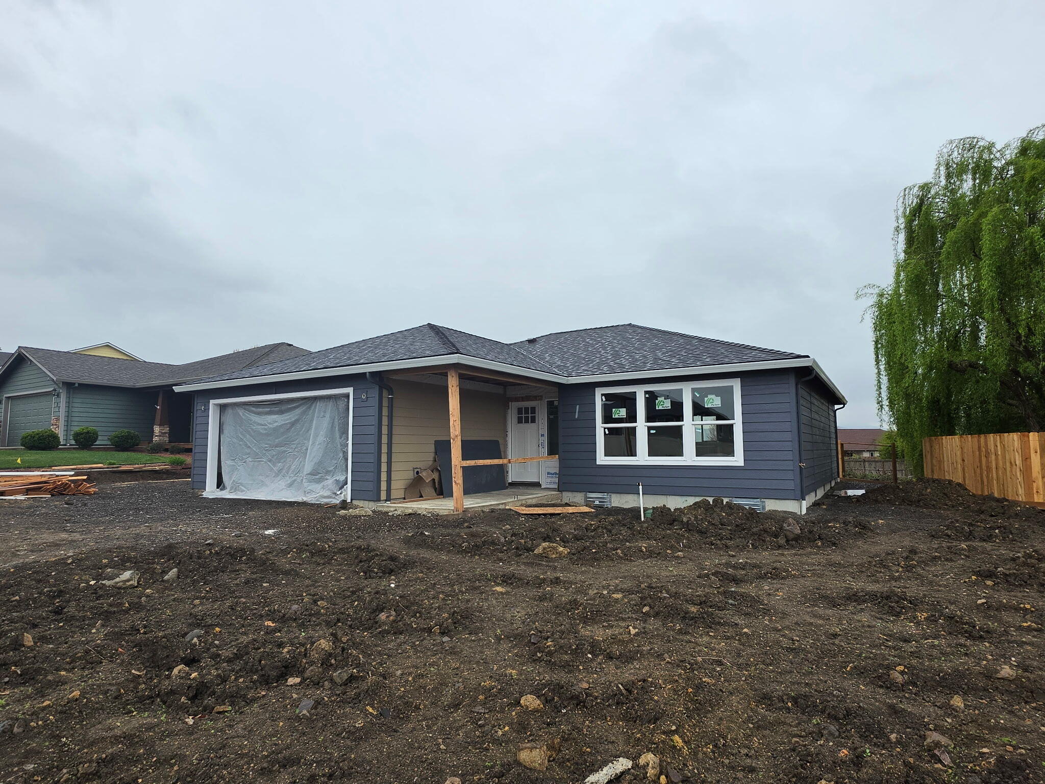 190 Barton Road Eagle Point, OR 97524 - Photo 2 of 7 271
