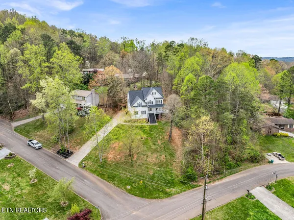 $725,000 | 7009 Woodington Court, Knoxville, TN 37921