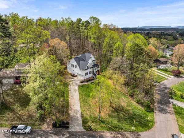 $725,000 | 7009 Woodington Court, Knoxville, TN 37921