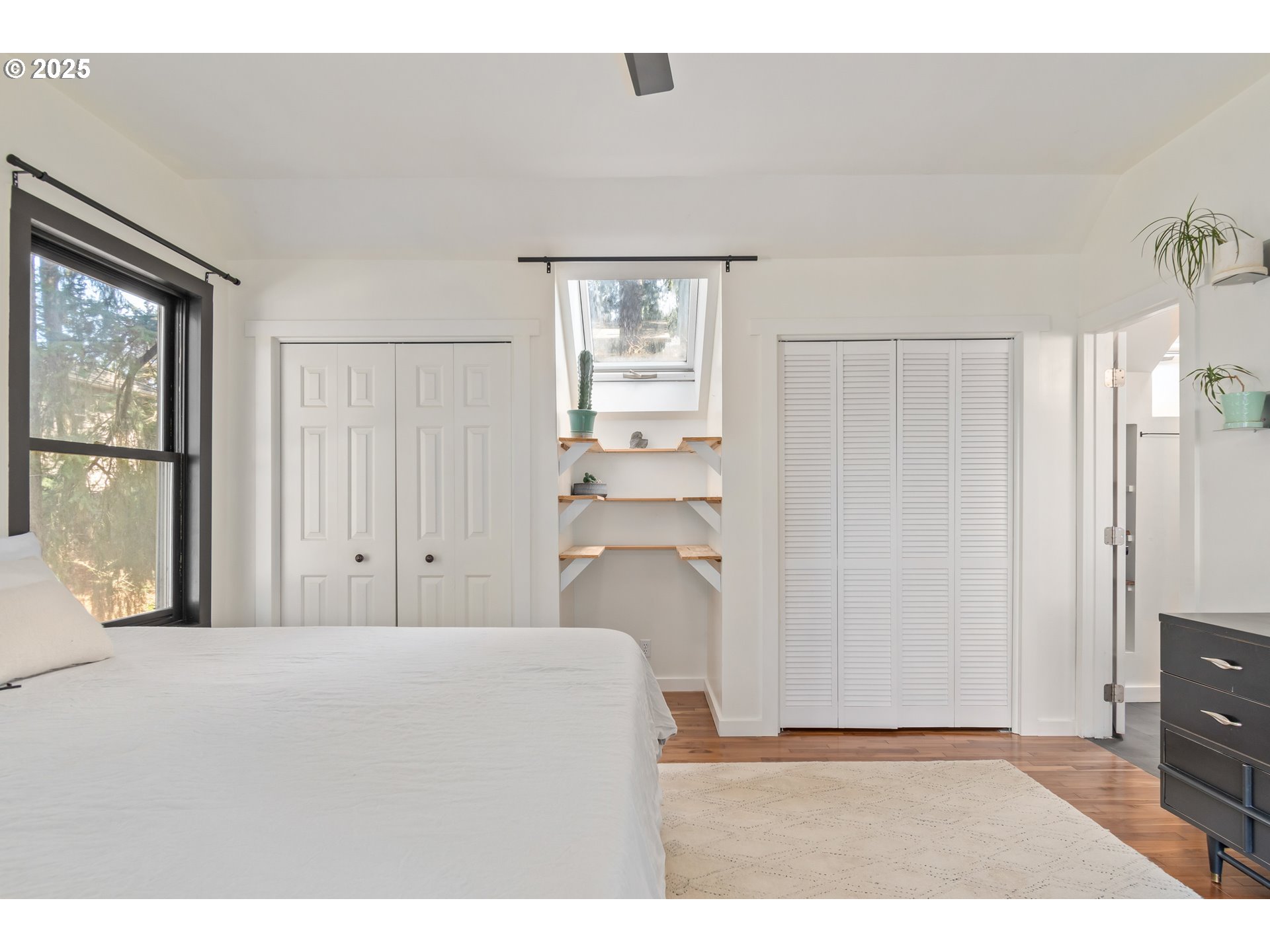 2765 Kismet Way Eugene, OR 97405 - Photo 24 of 46 a living room with furniture and a window
