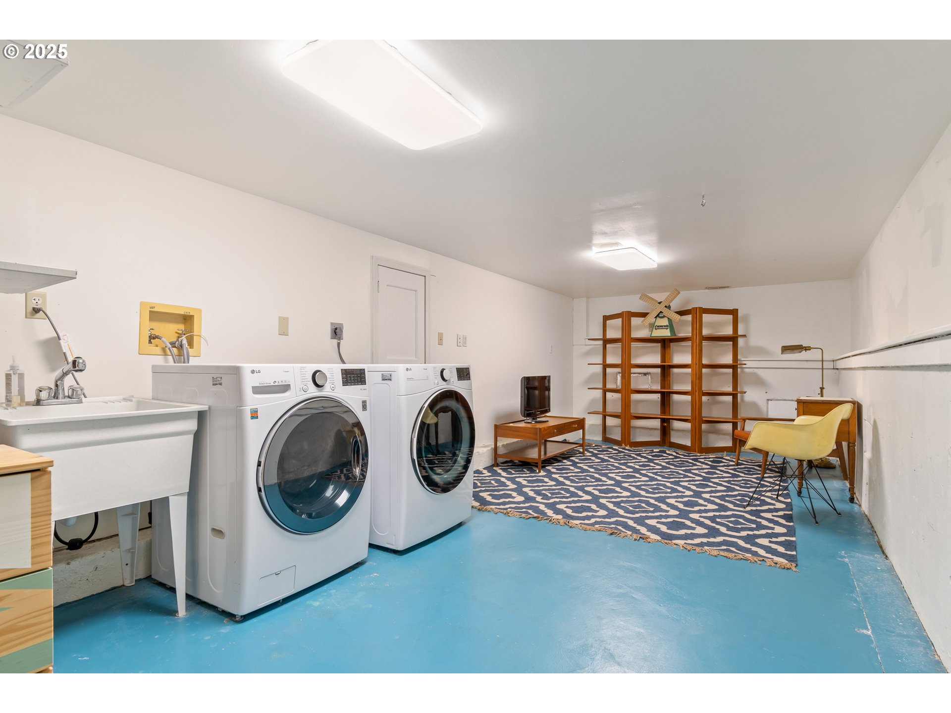 2765 Kismet Way Eugene, OR 97405 - Photo 36 of 46 a utility room with dryer and washer