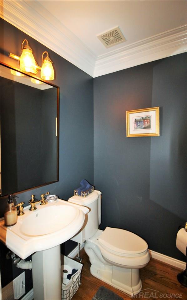 1177 Devonshire Road Grosse Pointe, MI 48230 - Photo 42 of 78 50018564-44.JPG
