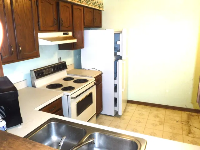 $69,900 | 19561 Lake Shore Drive, Unit 1S, Lynwood, IL 60411