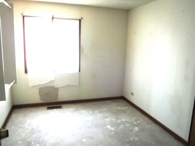 $69,900 | 19561 Lake Shore Drive, Unit 1S, Lynwood, IL 60411