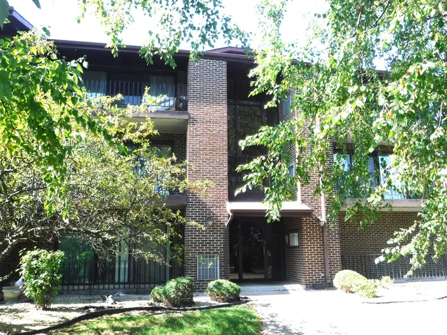 $69,900 | 19561 Lake Shore Drive, Unit 1S, Lynwood, IL 60411