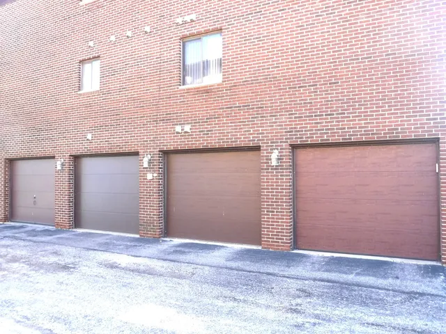 $69,900 | 19561 Lake Shore Drive, Unit 1S, Lynwood, IL 60411