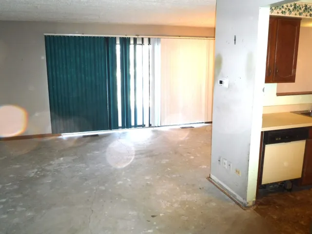 $69,900 | 19561 Lake Shore Drive, Unit 1S, Lynwood, IL 60411