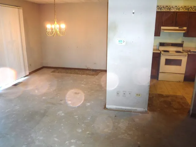 $69,900 | 19561 Lake Shore Drive, Unit 1S, Lynwood, IL 60411