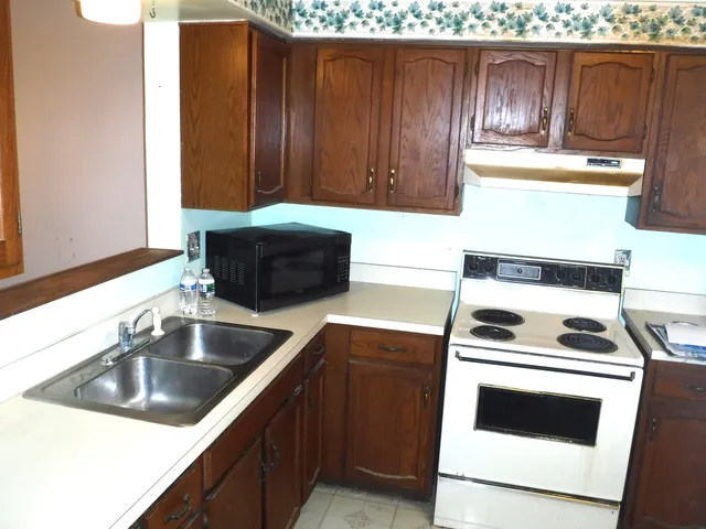 $69,900 | 19561 Lake Shore Drive, Unit 1S, Lynwood, IL 60411