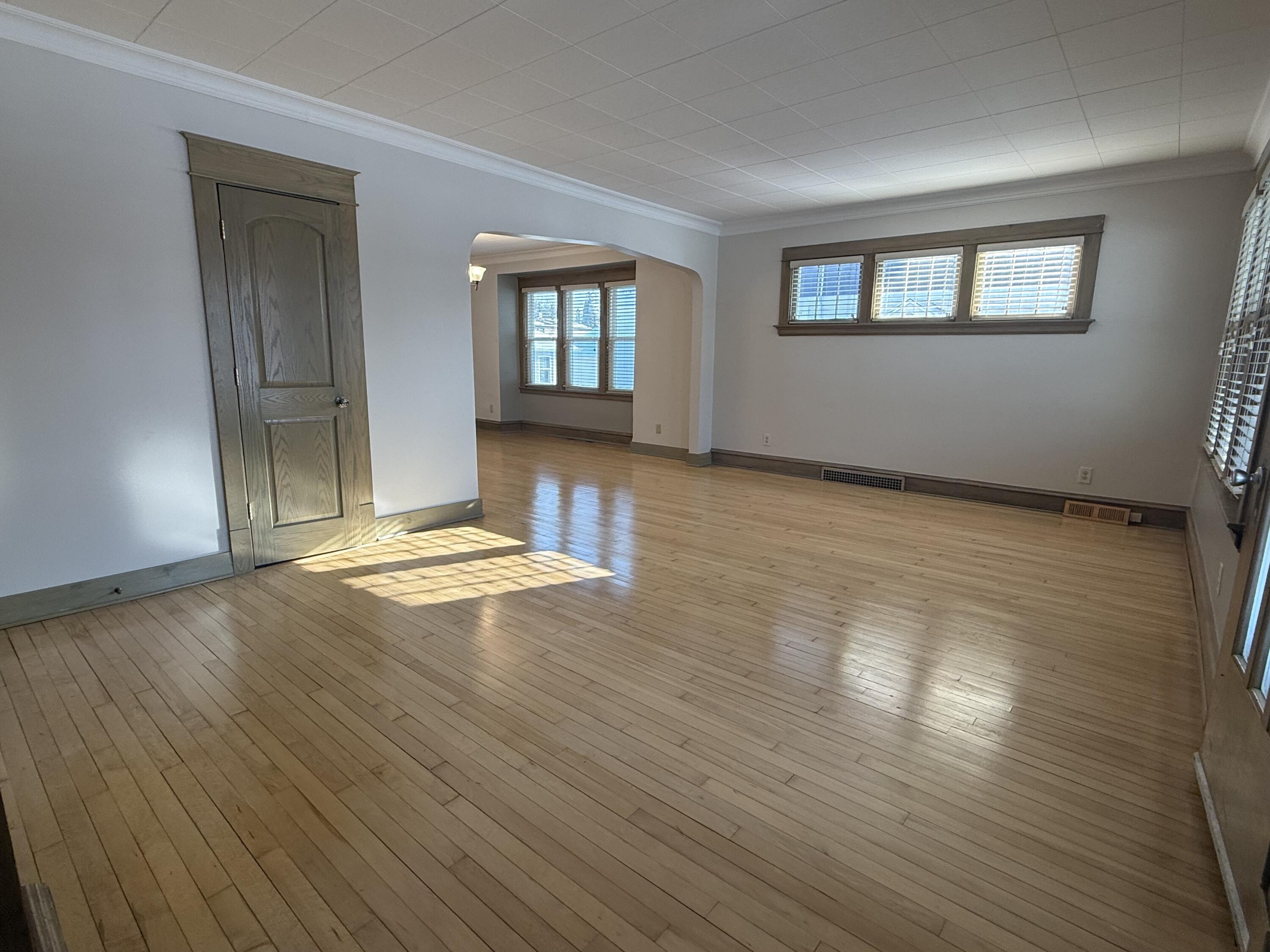 2211 Wedemeyer Street Sheboygan, WI 53081 - Photo 4 of 24 Living Room