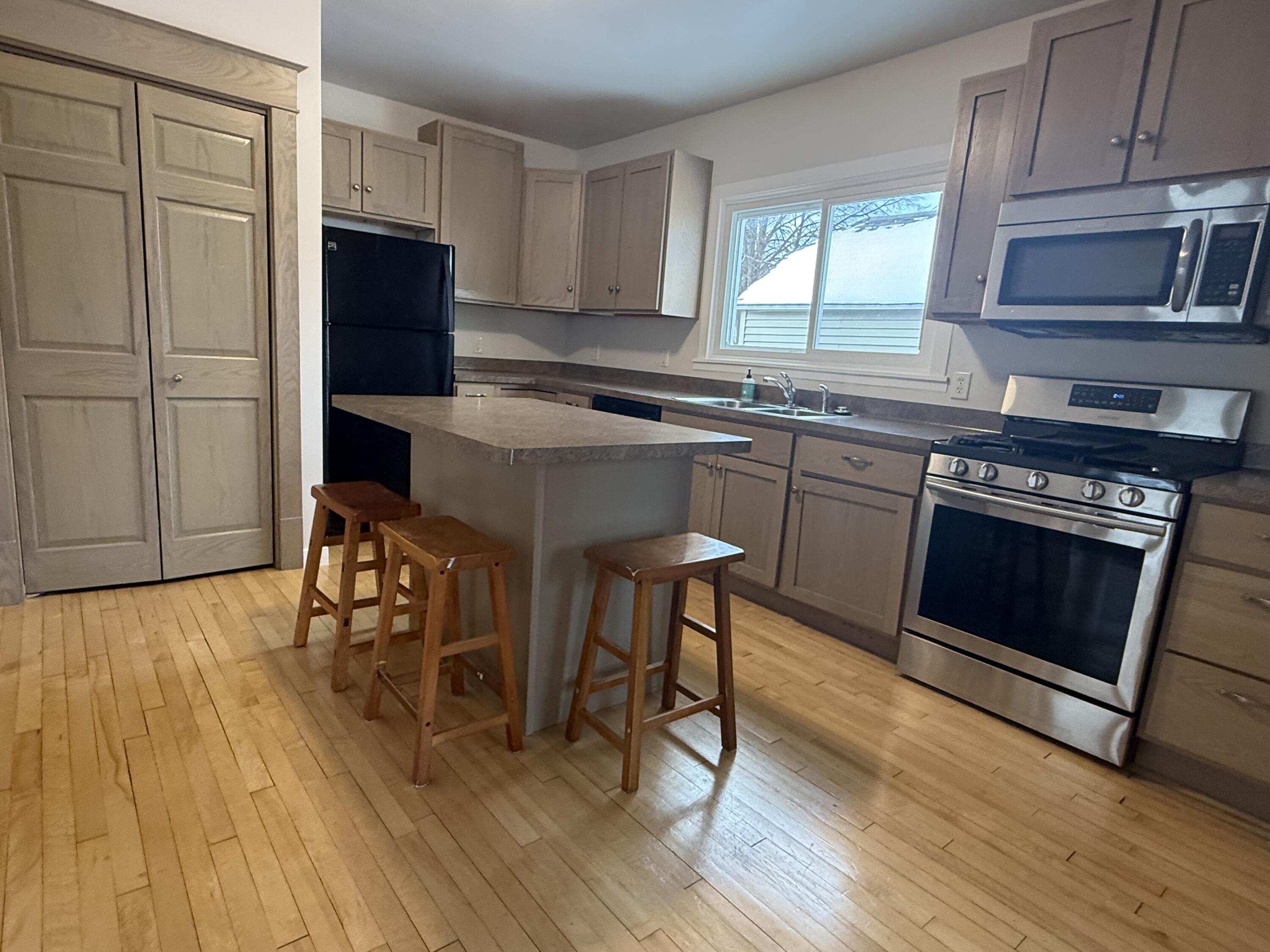 2211 Wedemeyer Street Sheboygan, WI 53081 - Photo 7 of 24 Awesome Kitchen