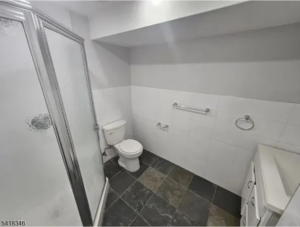 $2,400 | 437 Elm Street, Unit 3R, Kearny, NJ 07032