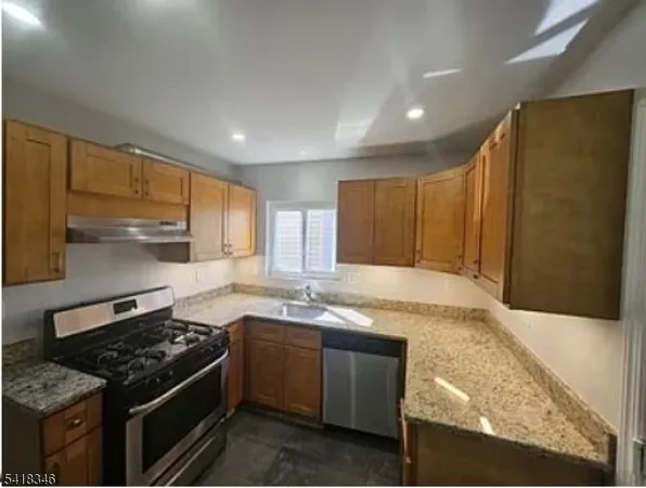 $2,400 | 437 Elm Street, Unit 3R, Kearny, NJ 07032