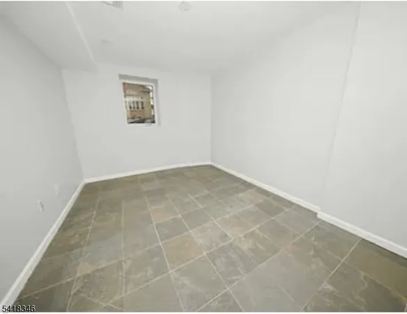 $2,400 | 437 Elm Street, Unit 3R, Kearny, NJ 07032
