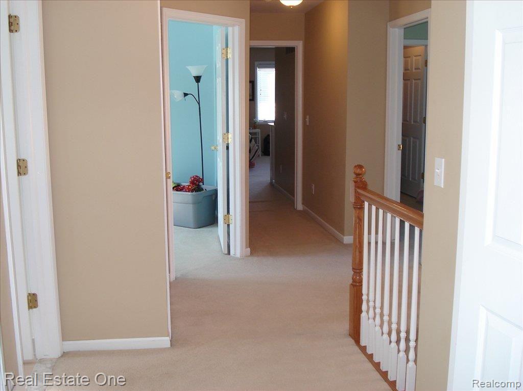 1322 Ross Lane Rochester, MI 48306 - Photo 4 of 25 Upstairs open hallway