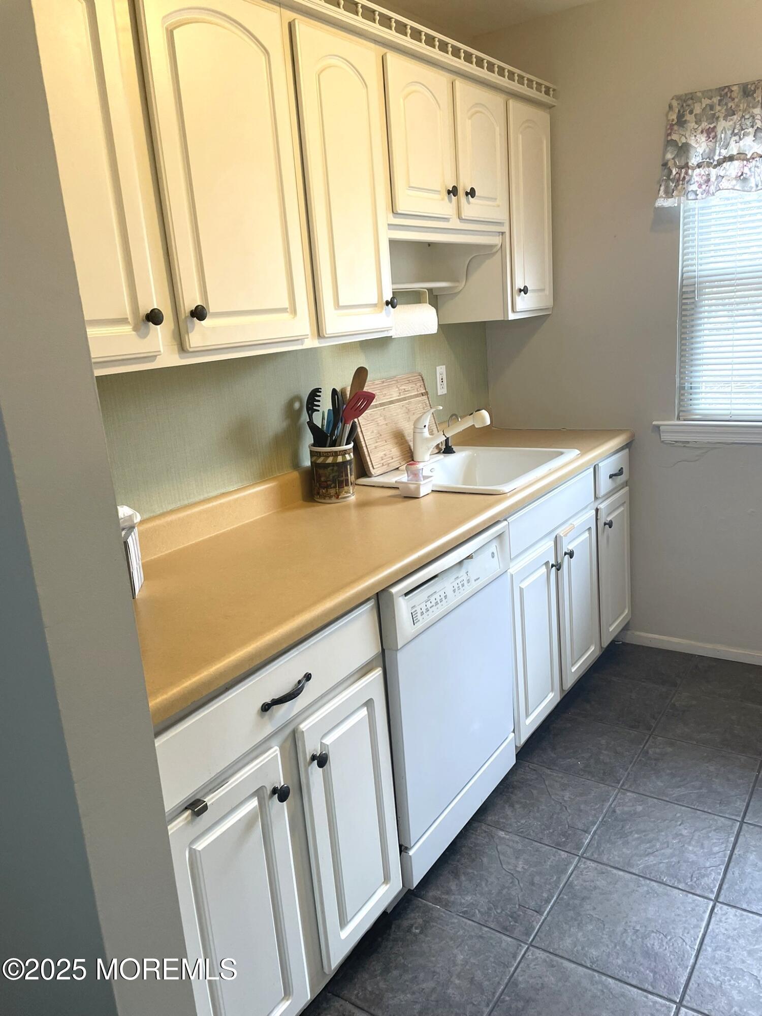 8 River Edge Drive Brick, NJ 08724 - Photo 3 of 19 CA6E37B5-9269-48AD-99D8-9698680FEAEB