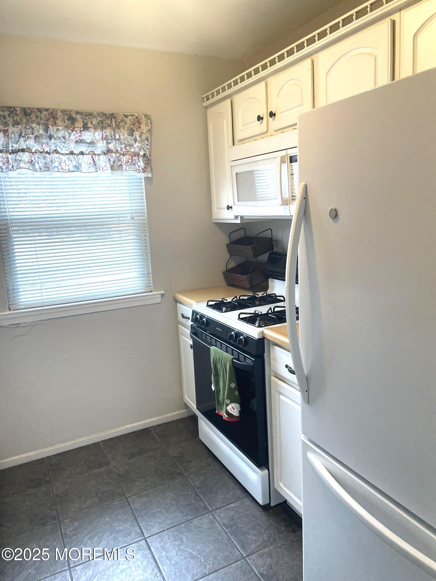 8 River Edge Drive Brick, NJ 08724 - Photo 4 of 19 962D6137-D112-41E6-B51A-2BB4F909191C