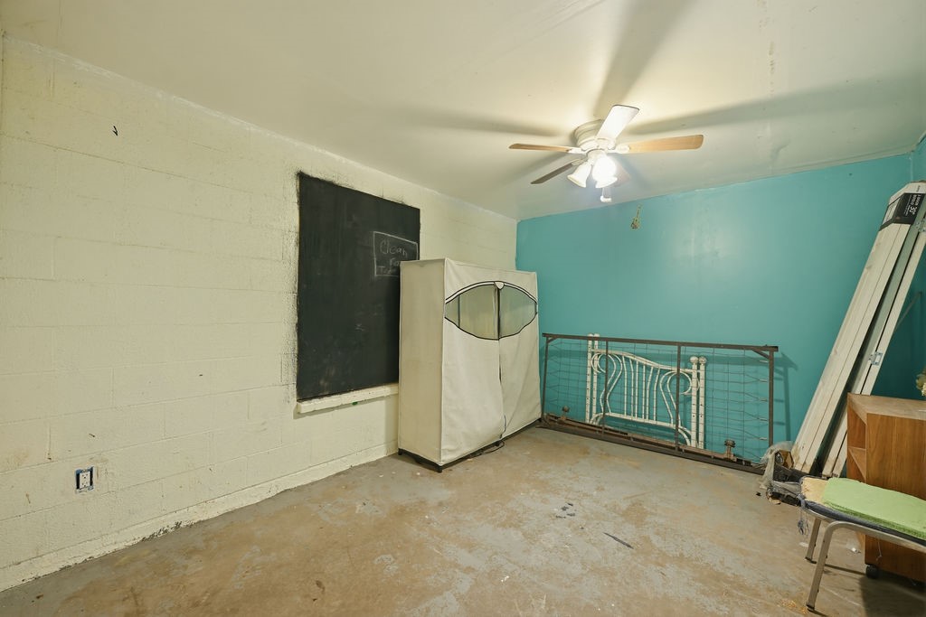 508 South Kenneth Avenue Monahans, TX 79756 - Photo 27 of 39 wooden floor in an empty room