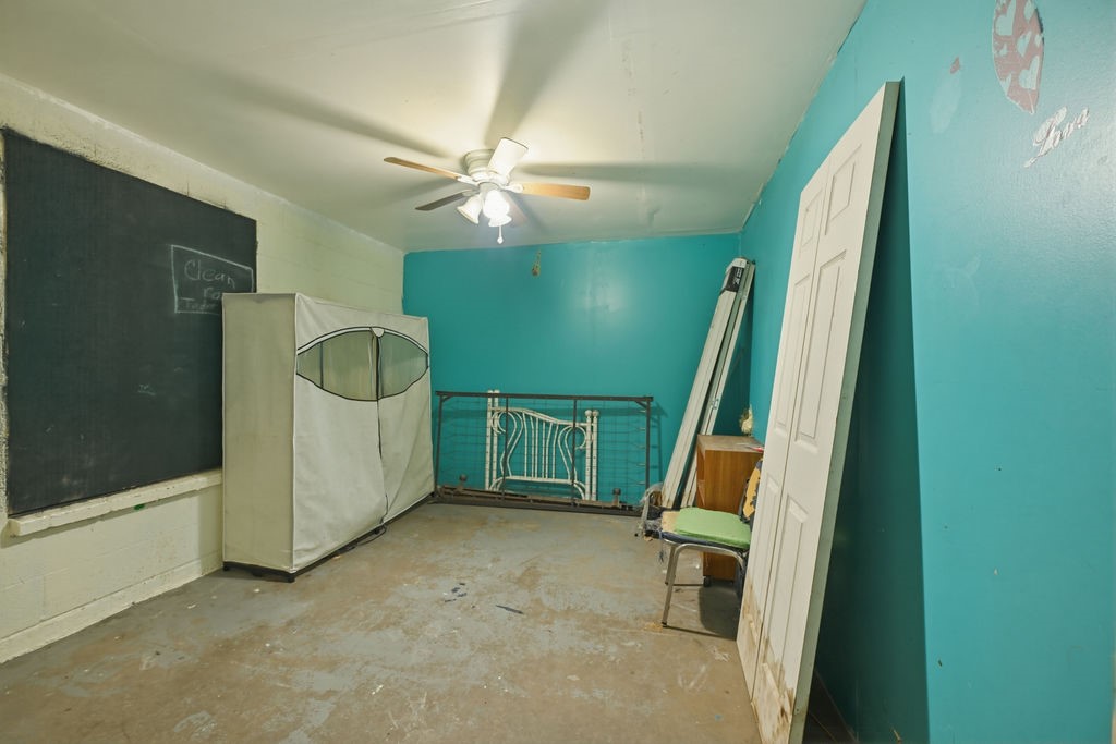 508 South Kenneth Avenue Monahans, TX 79756 - Photo 28 of 39 a view of an entryway with a door