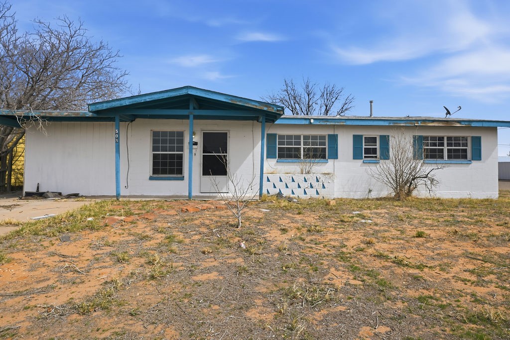 508 South Kenneth Avenue Monahans, TX 79756 - Photo 38 of 39 a house with trees in the background