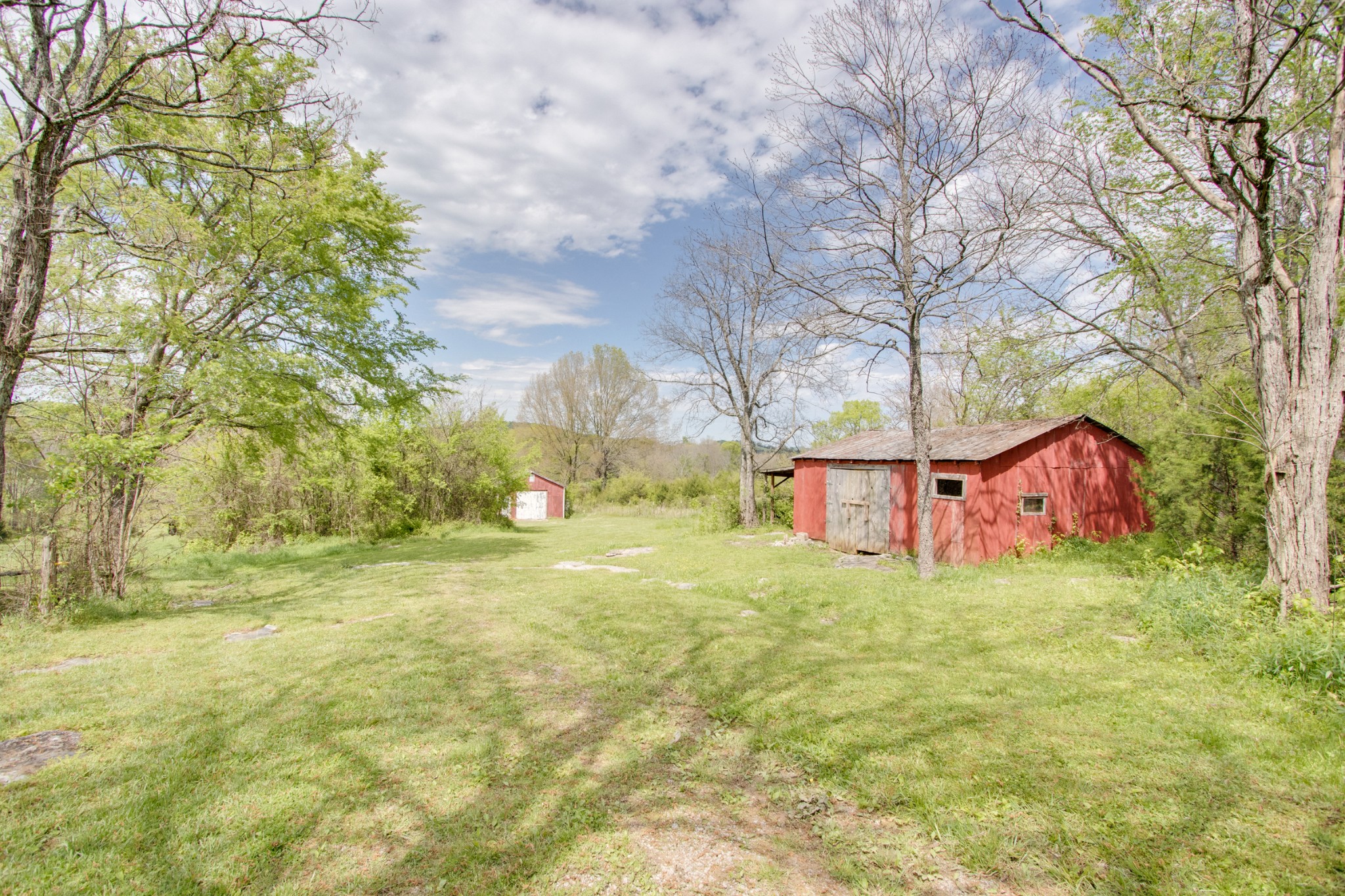 445 Tracy Road Watertown, TN 37184 - Photo 44 of 49 a backyard of a house with table and chairs