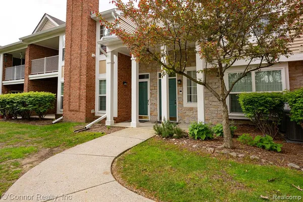 $249,900 | 56288 Troon North, Utica, MI 48316