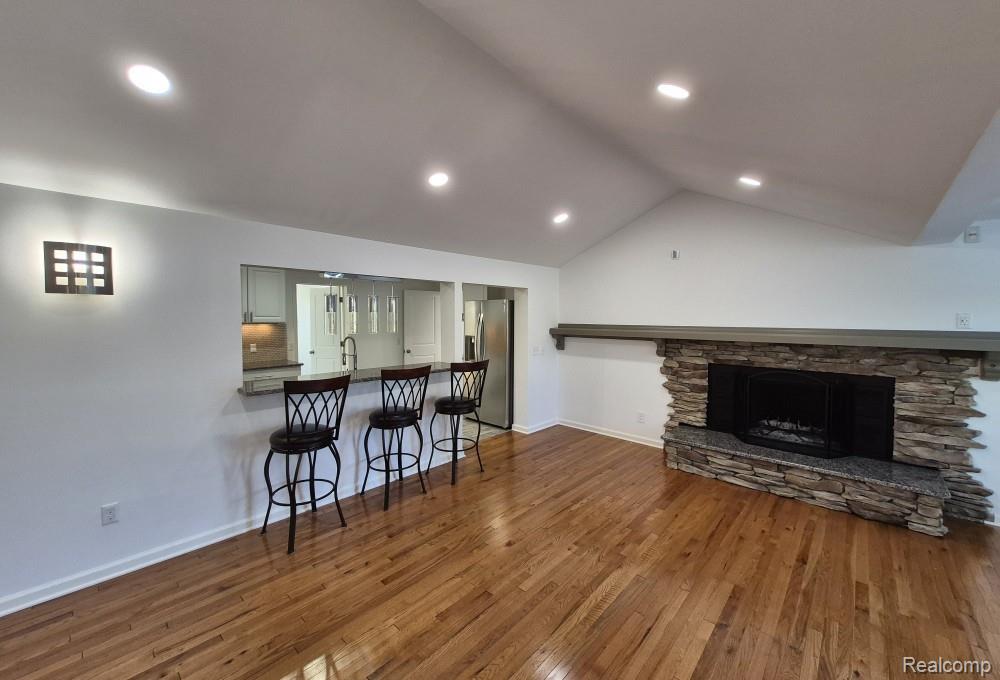 7377 Cooley Lake Road West Bloomfield, MI 48324 - Photo 11 of 59