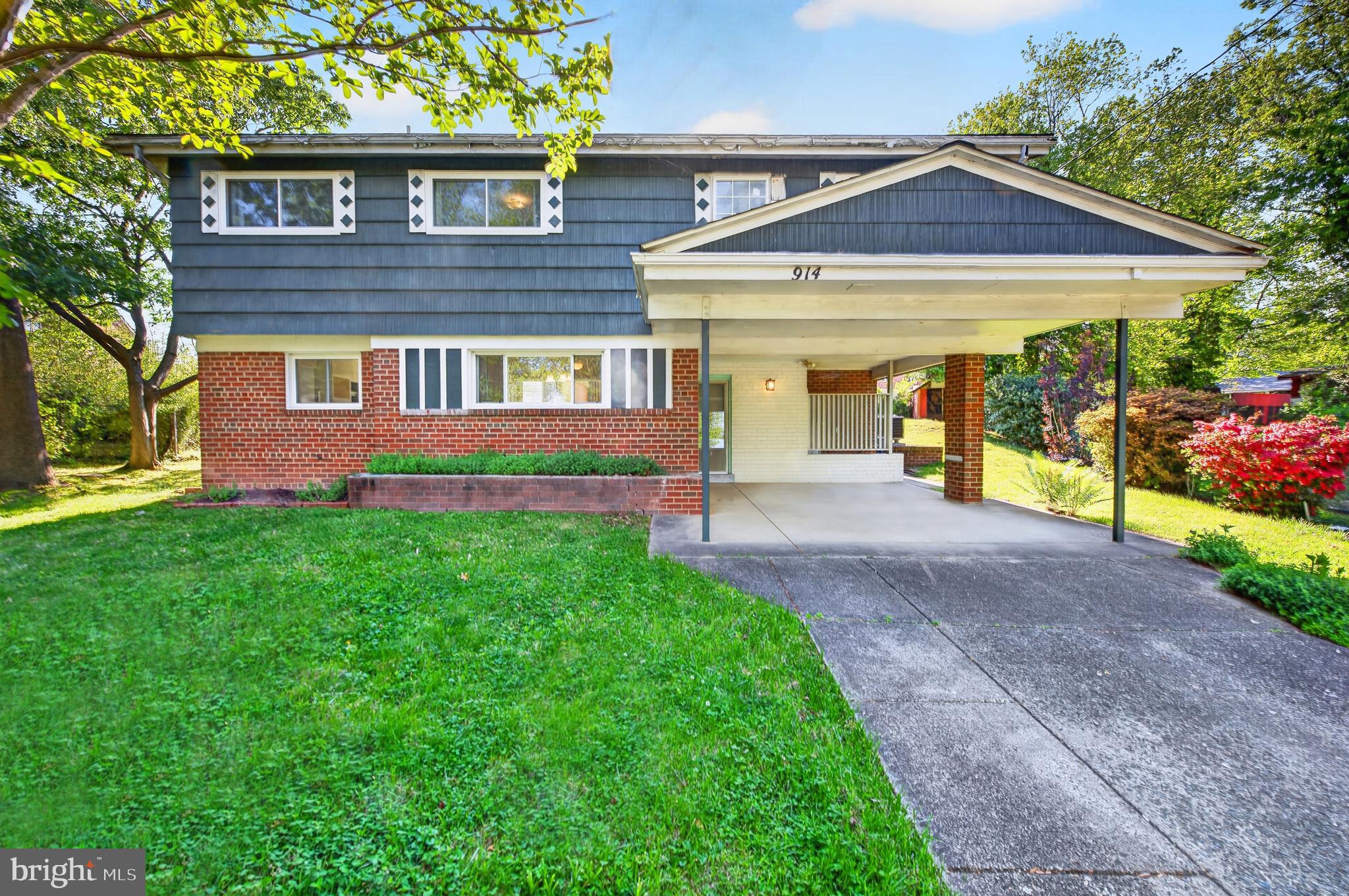 914 Kenbrook Court Silver Spring, MD 20902 - Photo 1 of 35 a front view of a house with garden