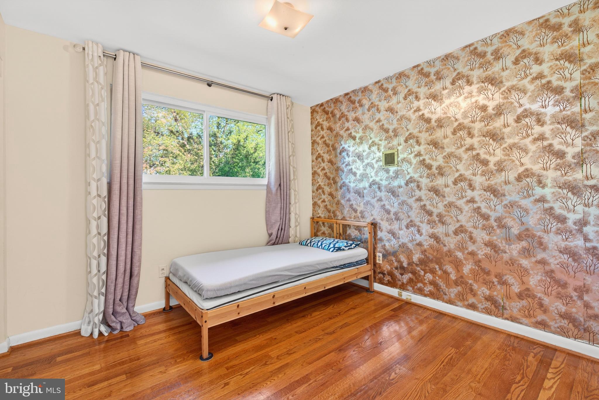 914 Kenbrook Court Silver Spring, MD 20902 - Photo 25 of 35 a bedroom with a bed and a window