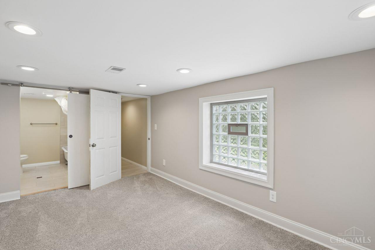 6015 Eleanor Street Cincinnati, OH 45227 - Photo 17 of 36